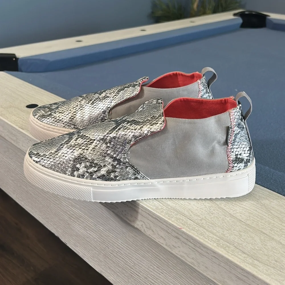 Hey Dude Women’s Peyton Casual Shoes NWOB - Picture 2 of 10